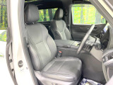 運転席まわりには十分なスペースがあり、大柄な方でもゆったり運転していただける環境です。