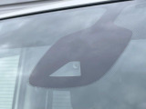 【エマージェンシーブレーキ】走行中に前方の車両等を認識し、衝突しそうな時は警報とブレーキで衝突回避と被害軽減をアシスト。より安全にドライブをお楽しみいただけます。