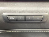 【メモリー機能付きパワーシート】ドライバーごとに設定したシート位置を記憶して、ボタン一つで切り替えできる便利な機能!運転する方が複数名いらっしゃるご家庭におすすめです♪