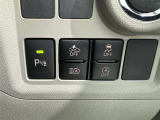 コーナーセンサーを車の前後に装備。障害物までの距離に応じて警告音を変えてお知らせ。縦列駐車時や駐車場・車庫などでの取り回しをサポートします。詳細は販売店スタッフまでおたずねください。