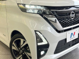 【LEDヘッドライト】悪天候や夜間走行時も良好な視界を確保し安心して運転できる高輝度LEDヘッドライトを装備!点灯速度が早く、消費電力も抑えられています。