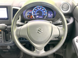 インテリアに合わせたデザインのステアリングは、運転される方のことも考え、運転しやすい形状、大きさです。是非一度、実際に触ってお確かめください。