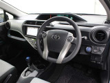 運転中の視線移動を最小限に抑える位置にメーター表示を配置。しかも、角度や距離を最適化することで視認性を高めています。さらに、より焦点を合わせやすい遠視点メーターを採用しています。