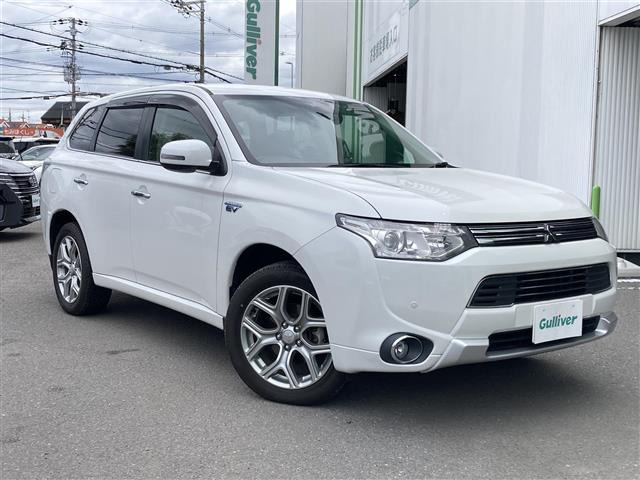 アウトランダーPHEV 2.4 G プレミアムパッケージ 4WD 4WD 本革シート