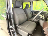 運転席シート廻りは使用感も少なく、良好な状態となっています。前オーナー様が丁寧に使っていたことがよくわかりますね。