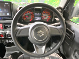 インテリアに合わせたデザインのステアリングは、運転される方のことも考え、運転しやすい形状、大きさです。是非一度、実際に触ってお確かめください。