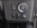プッシュボタンスタート:かばんやポケットからキーを取り出さなくても携帯ブレーキを踏んでボタンを押せばエンジンスタート。乗車から発進までがスムーズです。