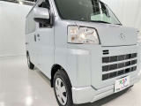 明るいライトが夜道を明るく照らしてくれます。 運転する上で、道路状況をいかに早く認識できるか重要なポイントです。 白色光が暗い道も明るく照らしてくれますよ。