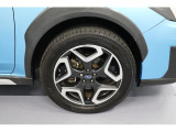 スバルの走りを足元から支える純正18インチアルミホイール。ヨコハマタイヤ 225/55R18 サイズです。