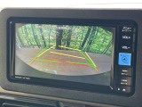 【バックカメラ】駐車時に後方がリアルタイム映像で確認できます。大型商業施設や立体駐車場での駐車時や、夜間のバック時に大活躍!運転スキルに関わらず、今や必須となった装備のひとつです!