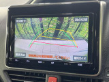 【バックカメラ】駐車時に後方がリアルタイム映像で確認できます。大型商業施設や立体駐車場での駐車時や、夜間のバック時に大活躍!運転スキルに関わらず、今や必須となった装備のひとつです!