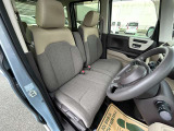 操作性に優れた運転席となります!小物入れや各ボタンの配置にこだわり、使いやすいです!座り心地もよく視認性も良好なのでロングドライブもお任せ下さい!