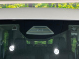 【スズキ セーフティサポート】走行中に前方の車両等を認識し、衝突しそうな時は警報とブレーキで衝突回避と被害軽減をアシスト。より安全にドライブをお楽しみいただけます。