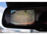バックモニター付ですので、車庫入れも駐車もラクラクです。
