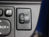 人や荷物を満載しても、対向車や先行車に迷惑をかけない、室内からヘッドライトの光軸を調整できます