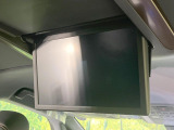 【フリップダウンモニター】大画面モニターで後席でもエンタメをお楽しみいただけます。小さなお子様にも大人気の装備です♪