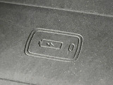 ●置くだけ充電:対応スマートフォンを置くだけでワイヤレスでの充電が可能です!
