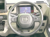インテリアに合わせたデザインのステアリングは、運転される方のことも考え、運転しやすい形状、大きさです。是非一度、実際に触ってお確かめください。