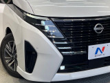 【LEDヘッドライト】悪天候や夜間走行時も良好な視界を確保し安心して運転できる高輝度LEDヘッドライトを装備!点灯速度が早く、消費電力も抑えられています。