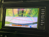 【バックカメラ】駐車時に後方がリアルタイム映像で確認できます。大型商業施設や立体駐車場での駐車時や、夜間のバック時に大活躍!運転スキルに関わらず、今や必須となった装備のひとつです!