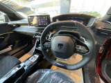 GTモデルにはハンドルの下部に【GT】のワンポイントがございます。ステアリングリモコン搭載で操作性も良くなります。