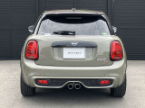 バックカメラついてます