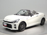 【爽快なオープンカー】ルーフを開けて開放的な走りを楽しめます。日々の生活を彩る相棒として、便利なナビやバックカメラが通勤から休日のお出かけまで心地よくサポートします。