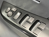 【電動格納ミラー】サイドミラーは電動格納式となっており、狭い駐車場でもキズがつくリスクを抑えられます。