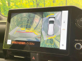 【パノラミックビューモニター】専用のカメラにより、上から見下ろしたような視点で360度クルマの周囲を確認することができます☆死角部分も確認しやすく、狭い場所での切り返しや駐車もスムーズに行えます。