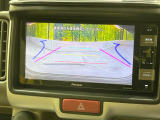 【バックカメラ】駐車時に後方がリアルタイム映像で確認できます。大型商業施設や立体駐車場での駐車時や、夜間のバック時に大活躍!運転スキルに関わらず、今や必須となった装備のひとつです!