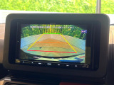 【バックカメラ】駐車時に後方がリアルタイム映像で確認できます。大型商業施設や立体駐車場での駐車時や、夜間のバック時に大活躍!運転スキルに関わらず、今や必須となった装備のひとつです!