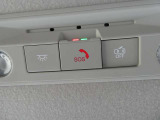 急病時や危険を感じた時、SOSコールスイッチを押すと専門のオペレータに繋がって、警察や消防への連携をサポートしてくれます。また、万が一の事故発生時には、エアバッグ展開と連動して自動通報します。