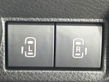 【両側パワースライドドア】スマートキーや運転席のスイッチで後席両側スライドドアの開閉が可能♪電動だから力を入れてドアを開ける必要が無く、小さなお子様でも簡単に開け閉めでき快適です♪