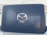 【マツダコネクトナビ】車内の雰囲気にマッチした一体型タイプのナビ。各種車輌設定やBluetooth再生等、様々な機能が楽しめます。直感的なダイヤル操作が可能で、使い勝手も良好です。