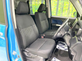 運転席まわりには十分なスペースがあり、大柄な方でもゆったり運転していただける環境です。