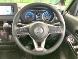 インテリアに合わせたデザインのステアリングは、運転される方のことも考え、運転しやすい形状、大きさです。是非一度、実際に触ってお確かめください。