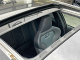 BMWを熟知したメカニックによる、360度の納車前点検。ドイツ本国と同様の教育・訓練を受けたメカニックが徹底的に点検、整備した後にお客様にお引渡しします。