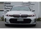 BMWの代名詞の【キドニーグリル】グリルが腎臓のように見えるので【キドニー】と呼ばれるようになりました。一目見ただけでBMWであると認識できる確固たるアイコンとして存在感を放ちます。