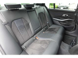 リアシートも広々とご利用頂けます。お車詳細や展示状況はフリーダイヤル(0078-6002-498412)またはBPS城東鶴見06-6933-6600迄お気軽にお問合せ下さい。