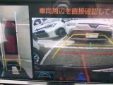 パノラミックビューモニター&バックモニター♪車両の前後左右に搭載した4つのカメラの映像を合成し、車を真上から見ているような映像を表示♪