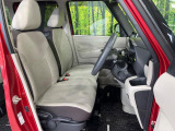 運転席まわりには十分なスペースがあり、大柄な方でもゆったり運転していただける環境です。