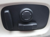 パワーシート 電動パワーシートですので運転中のシート調節も安全に行えます。微調整も可能ですのであなただけのドライビングポジションを実現します。