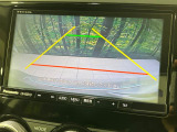 【バックカメラ】駐車時に後方がリアルタイム映像で確認できます。大型商業施設や立体駐車場での駐車時や、夜間のバック時に大活躍!運転スキルに関わらず、今や必須となった装備のひとつです!