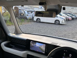 ディーラーオプション『前+車室内ドライブレコーダー』装備。表示はナビのモニター画面で行います。
