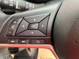 ステアリングスイッチ付きのハンドル!運転に支障をきたすことなくナビ操作が可能です!!