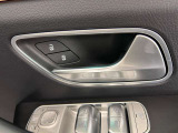 メモリー付きパワーシートが装備されている車両はシートの位置・ドアミラーの角度・ハンドルの位置を3名まで記憶出来ます。