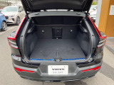 普段のお買い物や通勤、送迎等に十分な荷室スペースを確保しております。セカンドシートを倒すと、大きな荷物の積載も可能です。