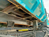 コンテナ運転席側前方のネタの状態です。(縦ネタ・横ネタは鉄製です)