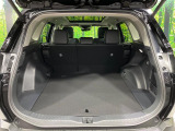 【パワーバックドア】スマートキーや運転席のボタンを押すだけでリアゲートが自動で開閉します!荷物を持っている時や、高い位置にあるバックドアを閉める際に便利な機能です♪