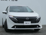 アダプティブLEDヘッドライト。フロントカメラで前方の状況を検知し対向車や先行車に眩しい思いをさせることなく必要なところだけを遠くまで照射します。